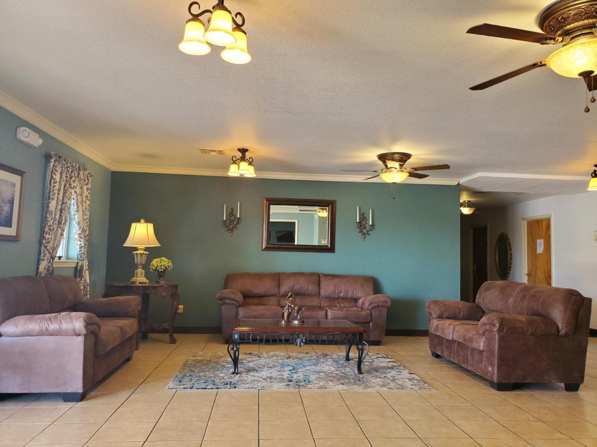 Candlelight Inn & Suites Hwy 69 Near ماكاليستر المظهر الخارجي الصورة