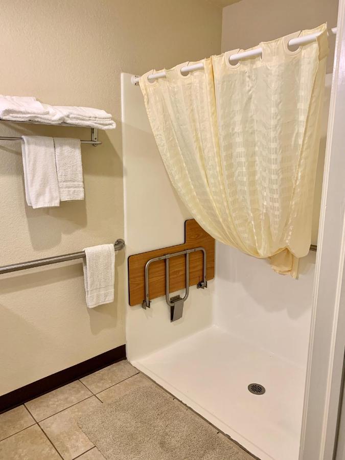 Candlelight Inn & Suites Hwy 69 Near ماكاليستر المظهر الخارجي الصورة