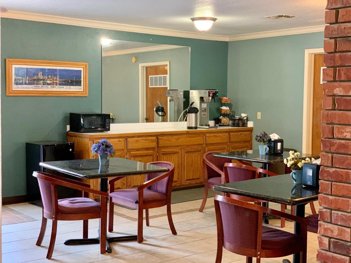 Candlelight Inn & Suites Hwy 69 Near ماكاليستر المظهر الخارجي الصورة