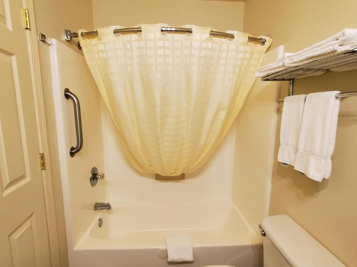 Candlelight Inn & Suites Hwy 69 Near ماكاليستر المظهر الخارجي الصورة