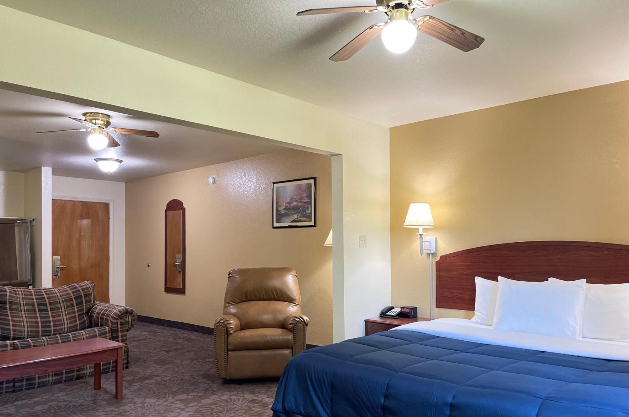 Candlelight Inn & Suites Hwy 69 Near ماكاليستر المظهر الخارجي الصورة